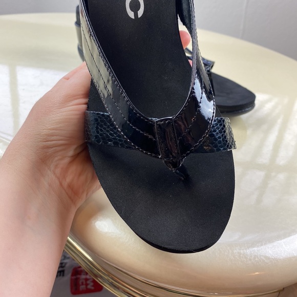 COPY - 90s DKNY Slip-on Heels - Picture 4 of 7